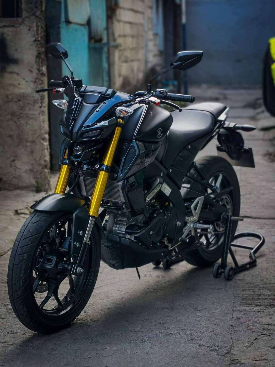 gia-xe-yamaha-mt15-tai-dai-ly-yamaha-town-nam-tien