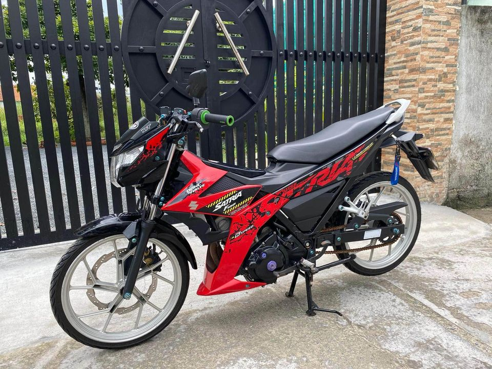 review-chi-tiet-satria-150