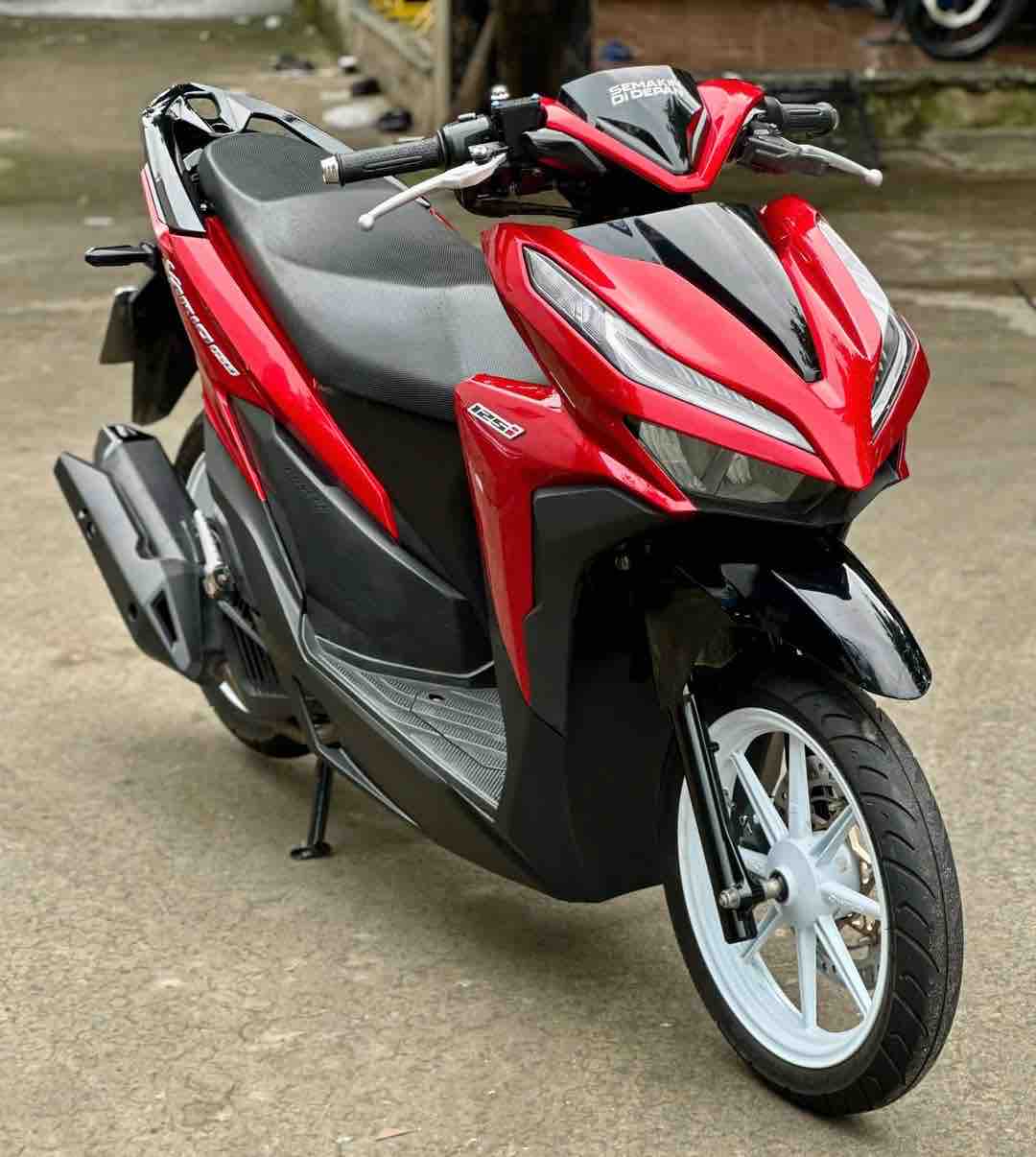 vario-125-2025-do-kieng-decal-oc-titan-tay-thang-brembo
