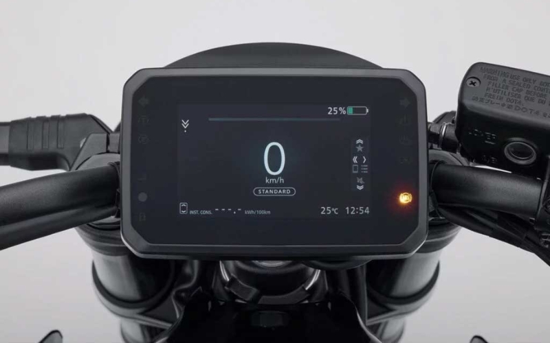 Xe được trang bị màn hình TFT 5 inch tích hợp công nghệ Honda RoadSync