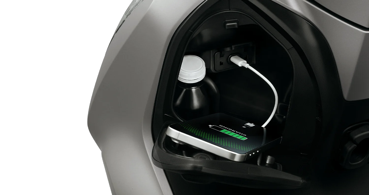 Cận cảnh cổng sạc USB Type C trên Honda LEAD 2026.