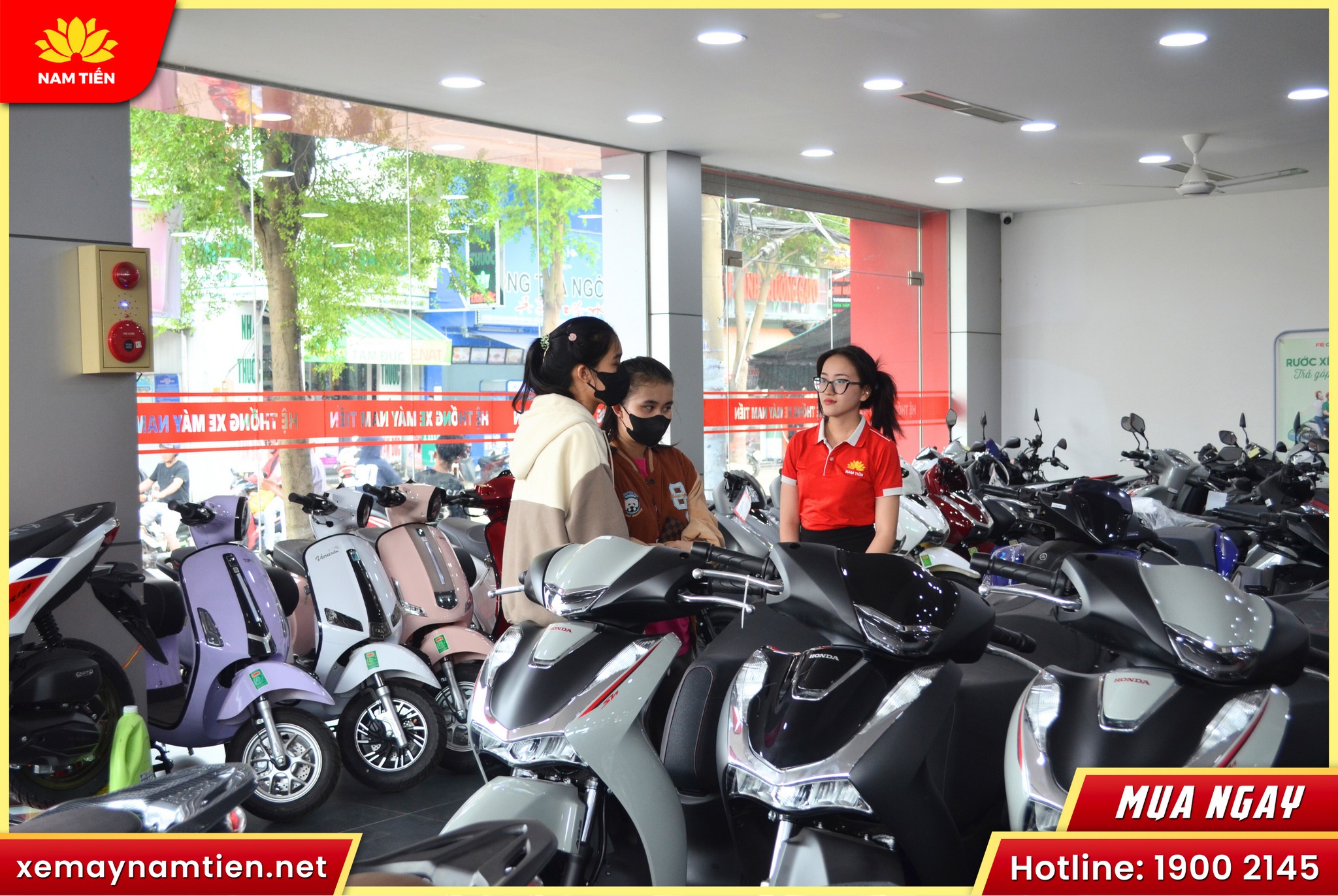 Khách đến xem và mua SH160 Quận 2 tại Hệ thống Xe Máy Nam Tiến