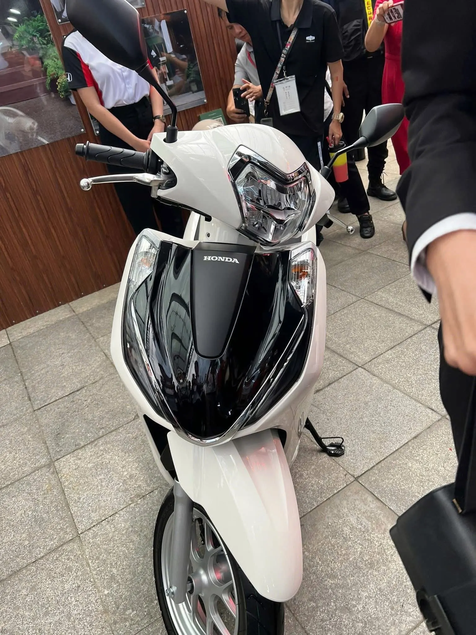 mua-sh-125-quan-12-mau-trang