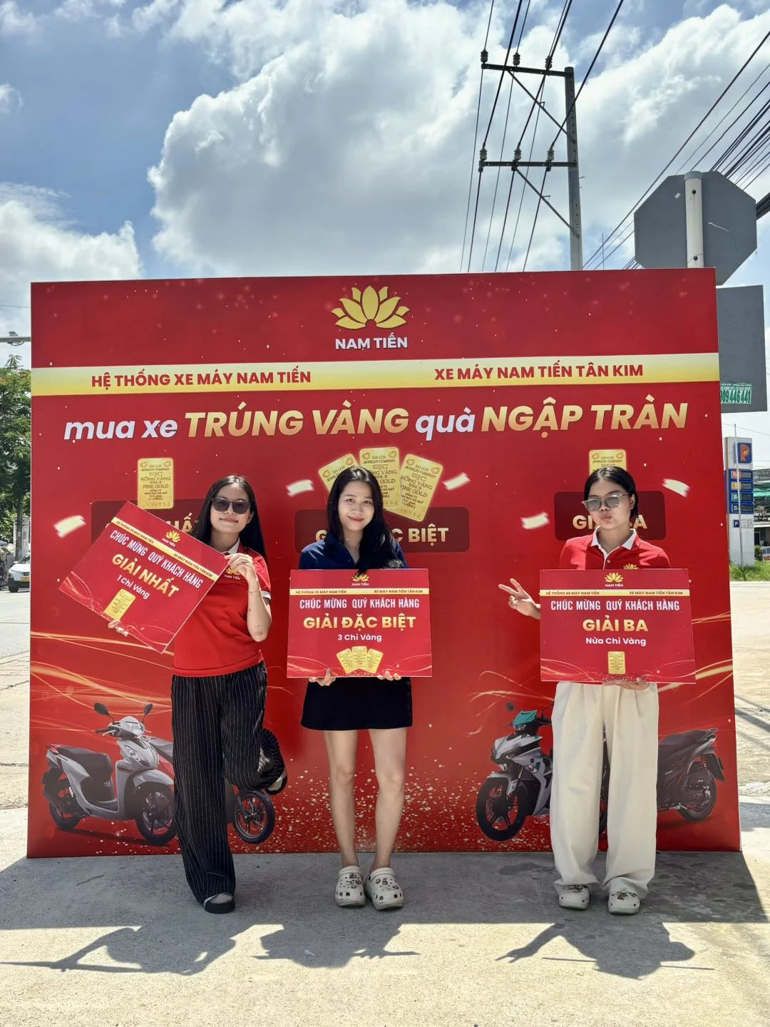 uu-dai-mua-xe-lead-long-an-combo-qua-tang-hap-dan