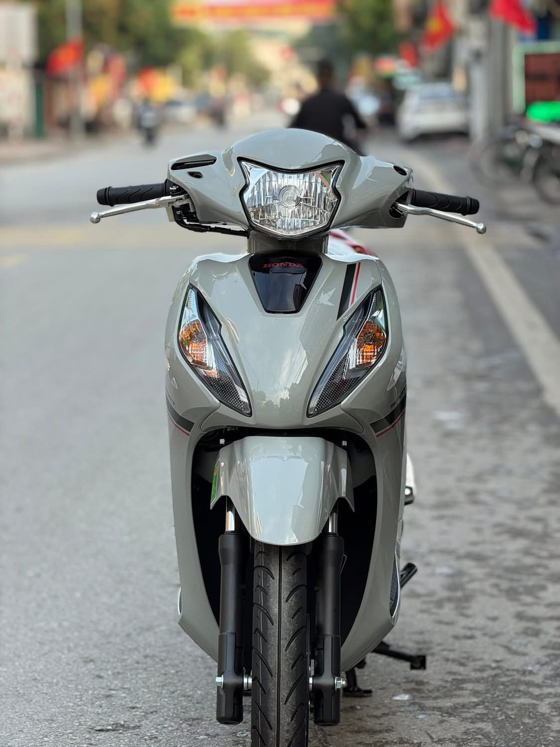 Vision xám xi măng có giá cao hơn các phiên bản khác