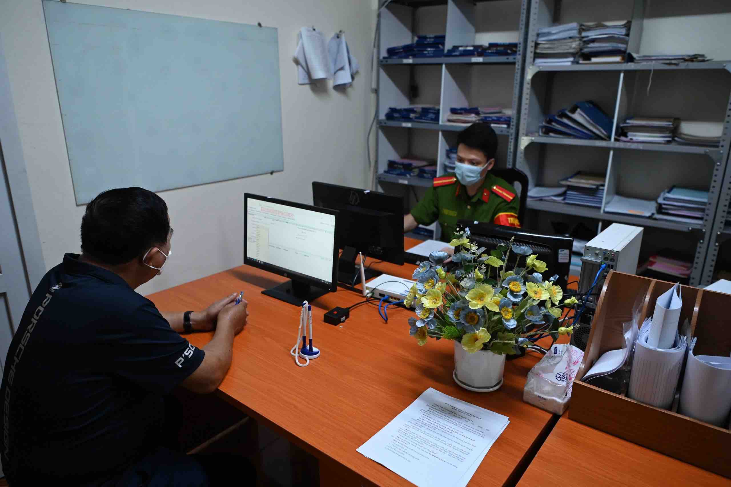 sinh-vien-bam-bien-so-xe-tai-co-quan-cong-an.