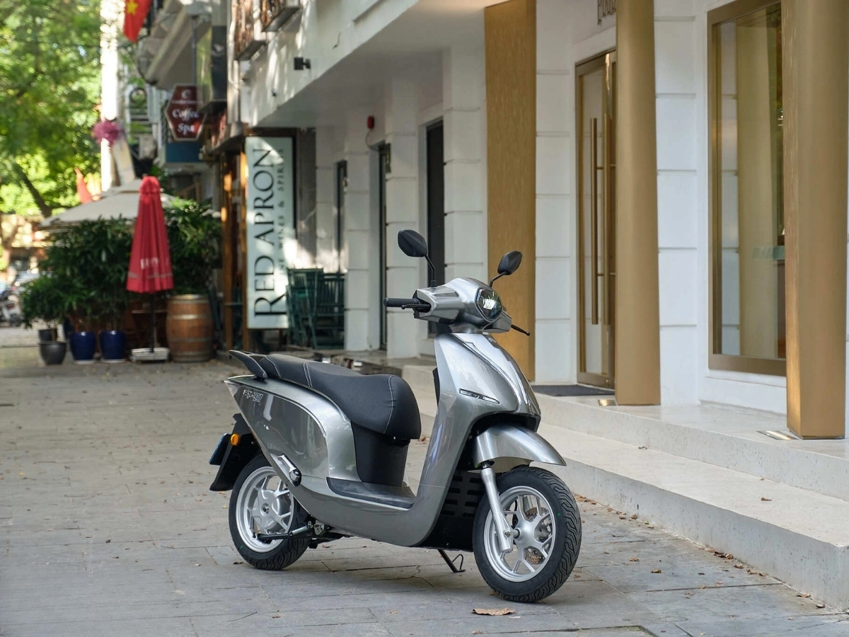 Đi xa 200km và công nghệ sạc tích hợp không dây rời