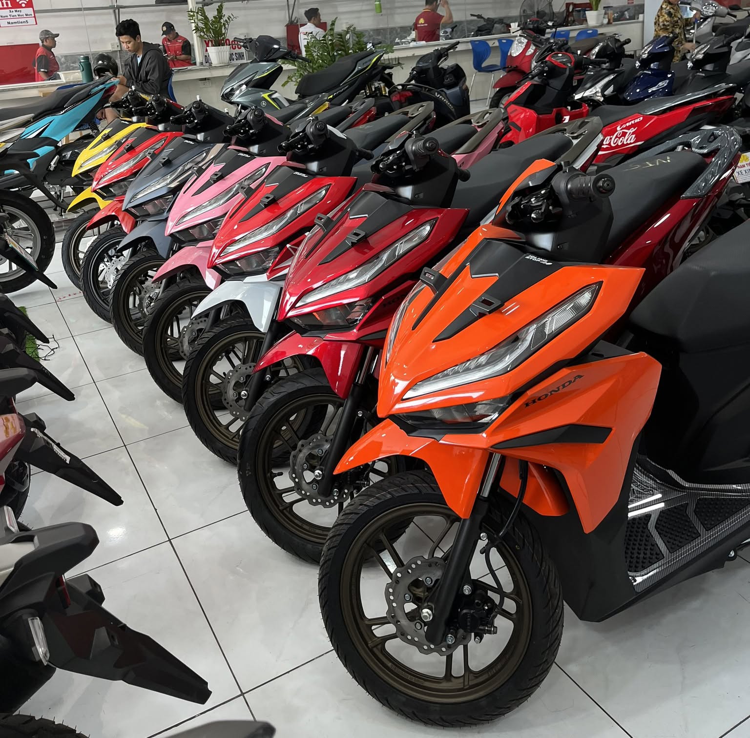 Mua Vario 125 nhập khẩu ở đâu uy tín?