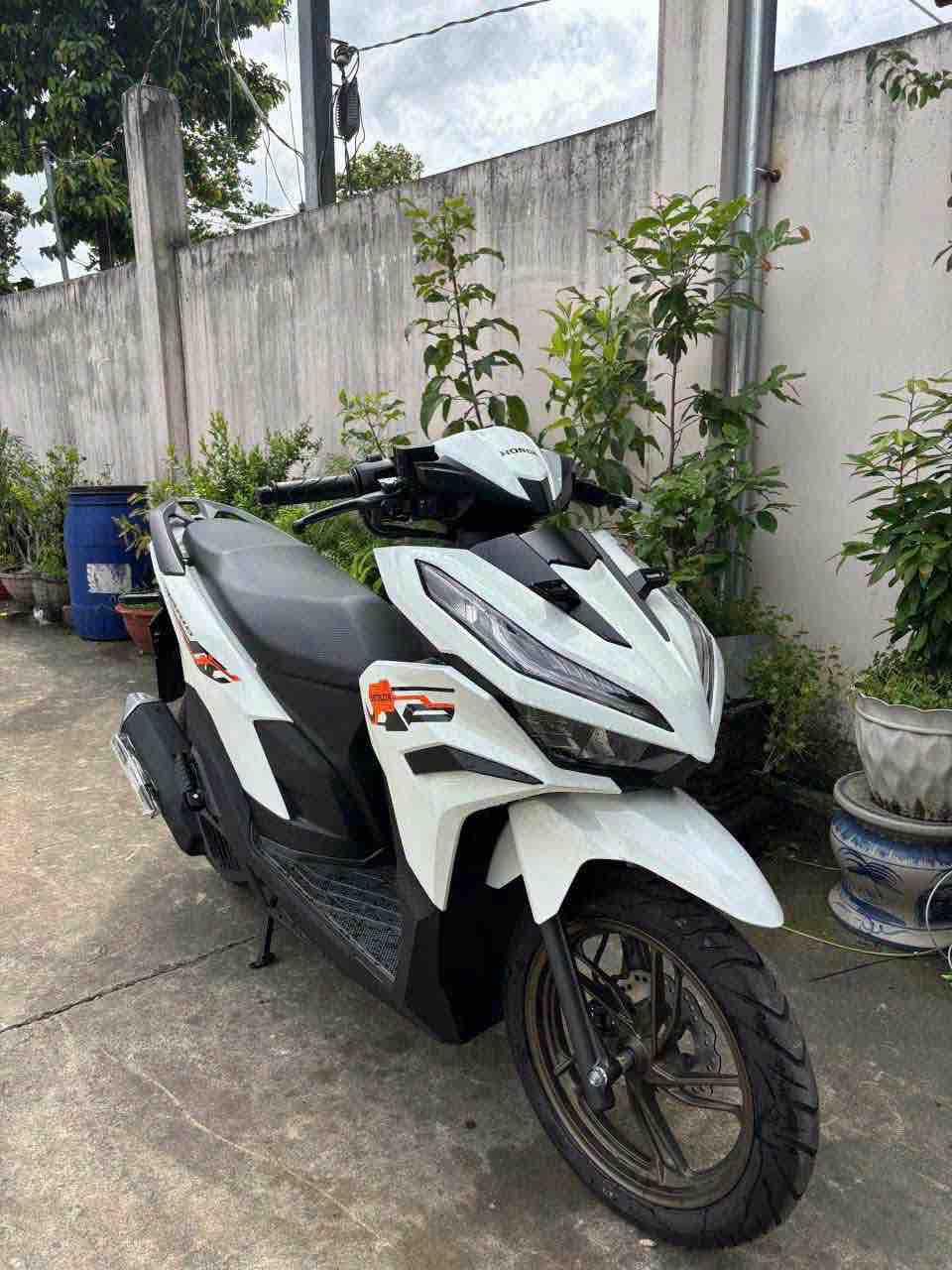 tham-khao-gia-xe-may-vario-160-2026-nhap-khau