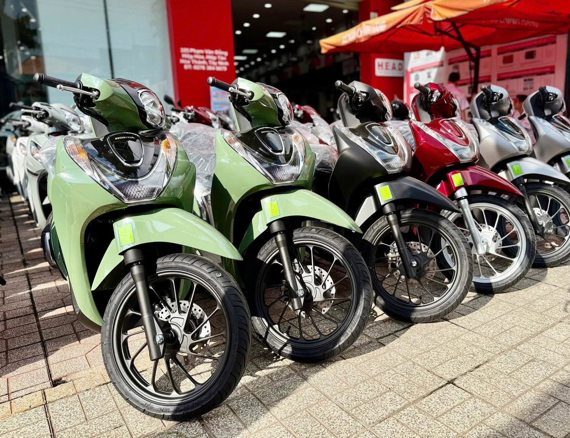 Cốp xe, phanh ABS và tiện ích: Mẫu nào thực dụng hơn?