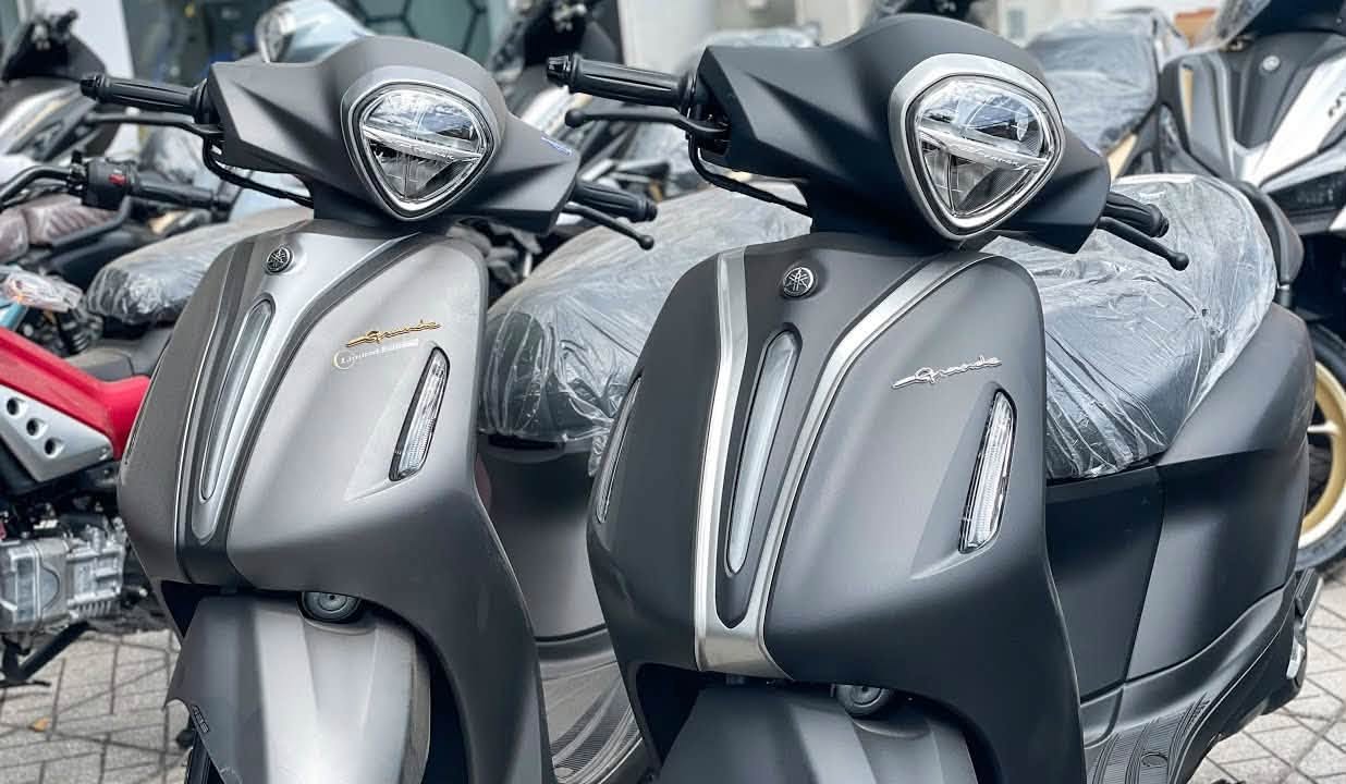 Động cơ và mức tiêu hao xăng: Grande có lợi thế rõ rệt