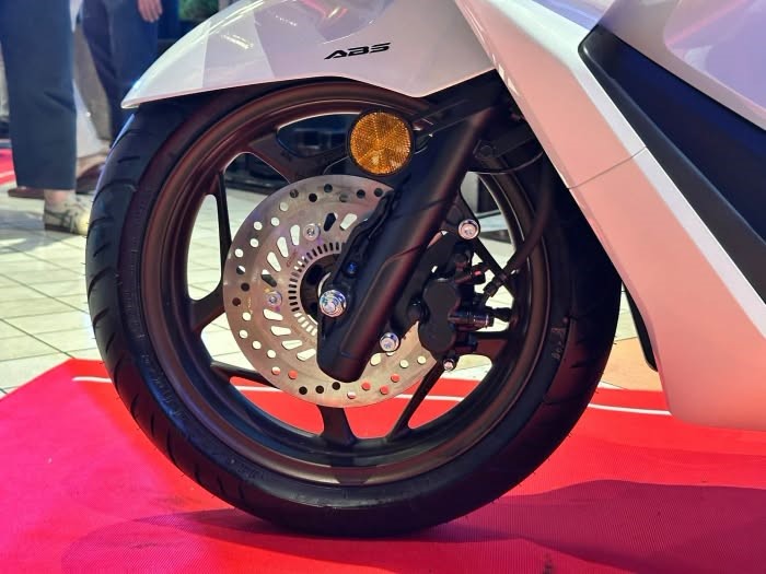 HSTC và ABS hỗ trợ an toàn
