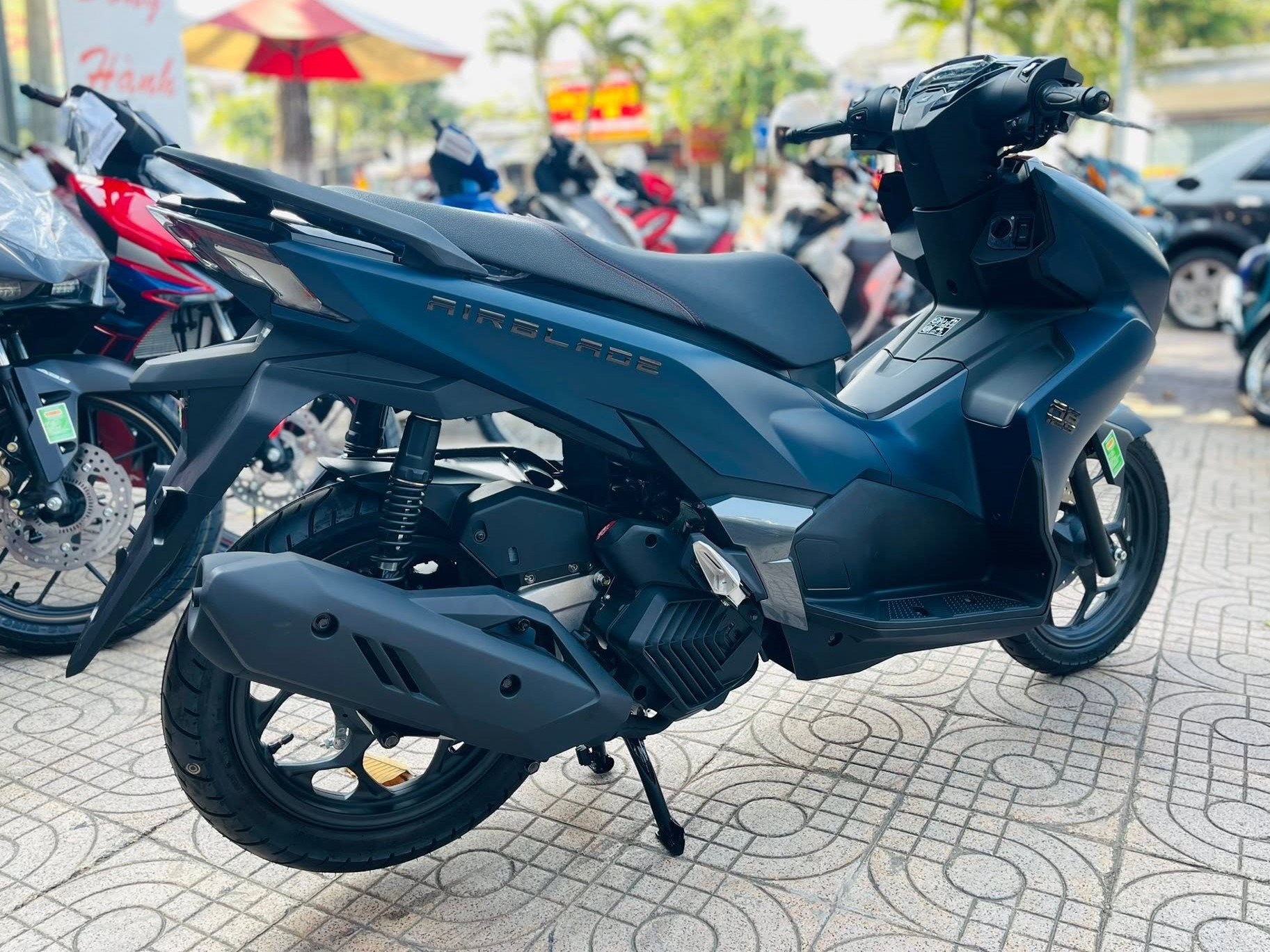 Những điểm Vision Đặc Biệt Và Air Blade 125 Đặc Biệt cùng có