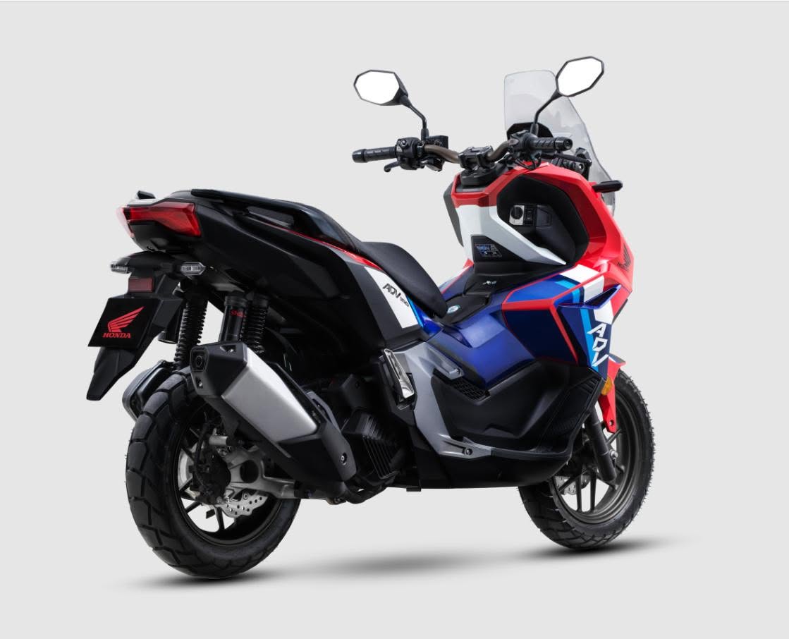 Phuộc Showa, ABS và cốp chứa đồ 30 lít