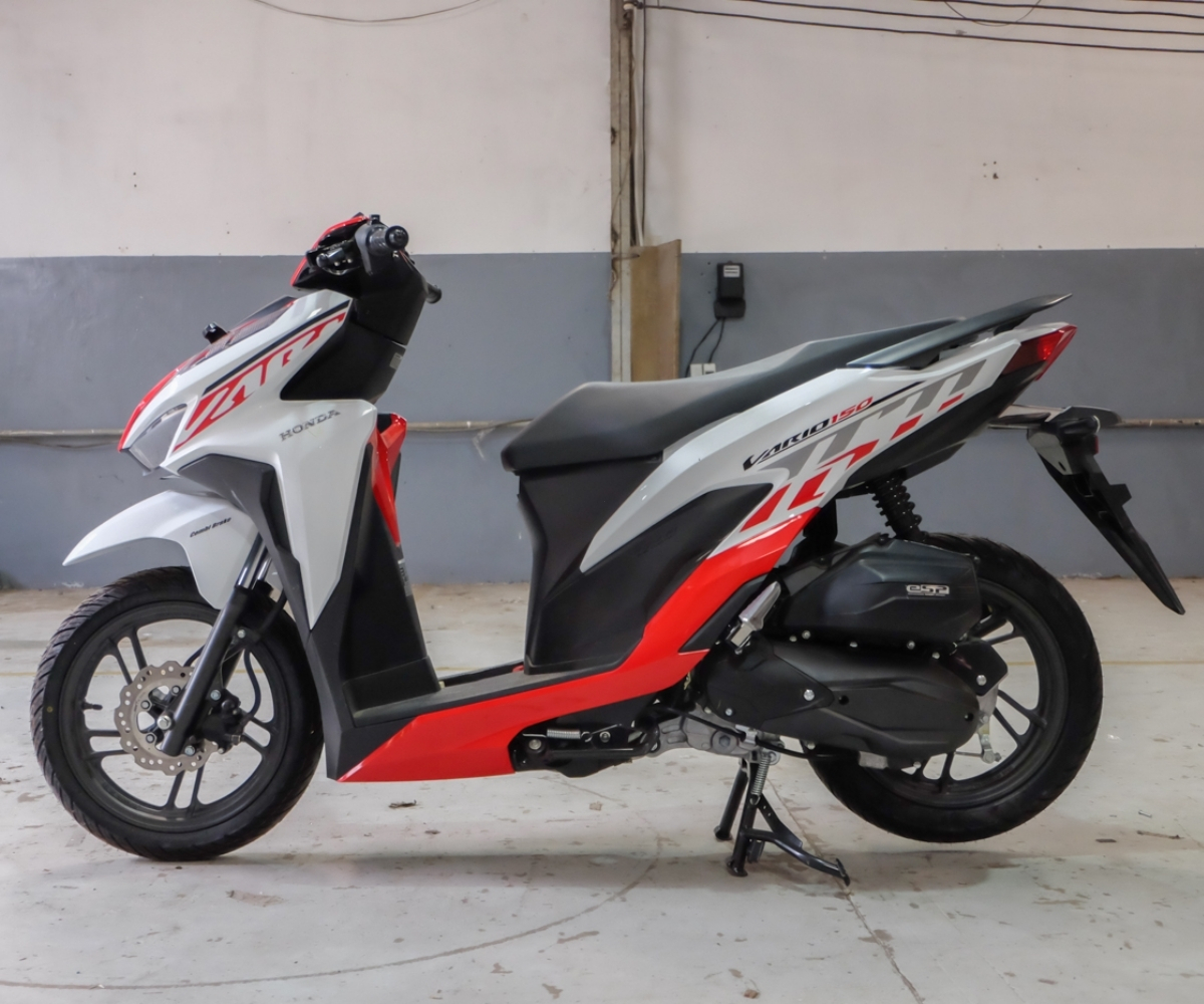 Vario 150 đời 2020: Trắng phối đỏ thể thao