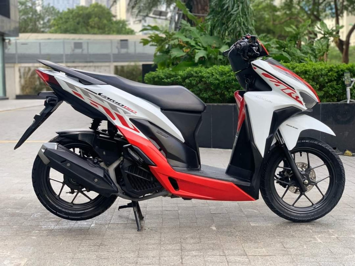 Vario 150 đời 2021: Trắng nguyên màu và trắng tem đỏ