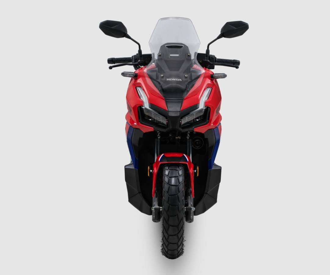 Xe được giữ nguyên động cơ 160cc và công nghệ